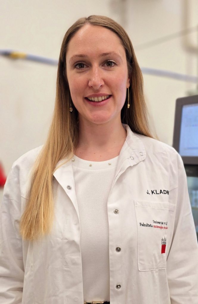 dr Jerneja Kladnik