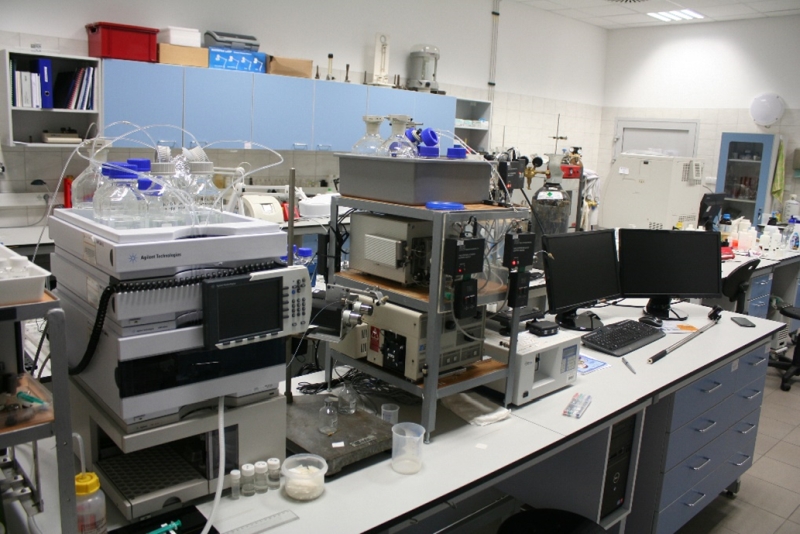 A photo of the coupled chromatograph in the laboratory